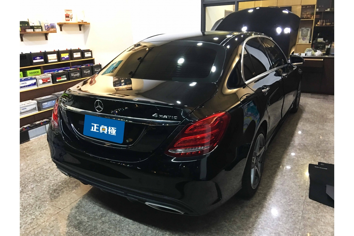 【台北】mercedes Benz賓士 C Class Sedan C300 4matic W205 2015年 Auxiliary